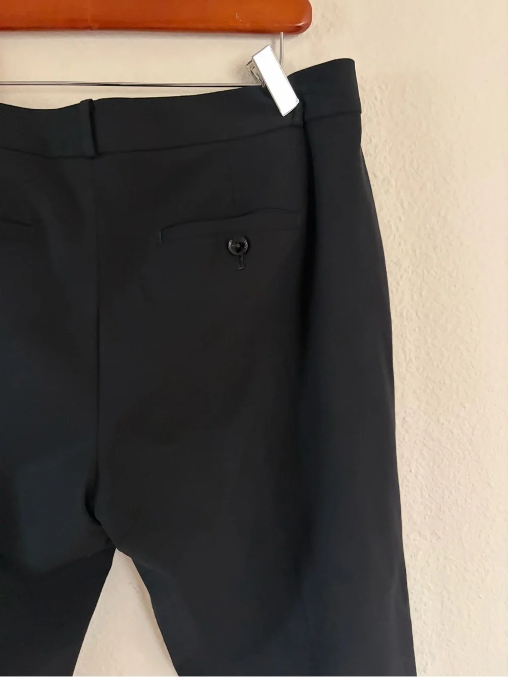 Banana Republic Women’s Black Ankle
Avery Cut Straight Pants Size 8 - Picture 12 of 16